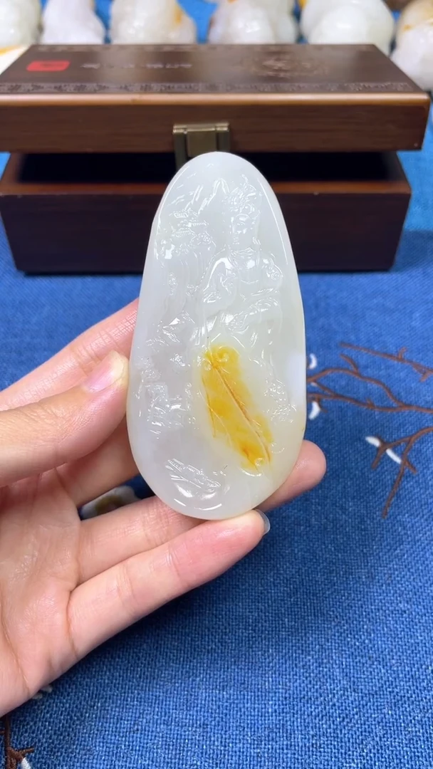 未镶嵌和田玉挂件董*青1