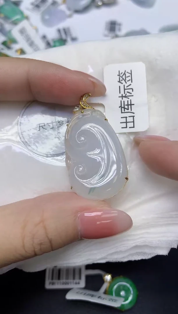 颈饰18K金镶嵌翡翠天然缅甸翡翠A货多样性发一件