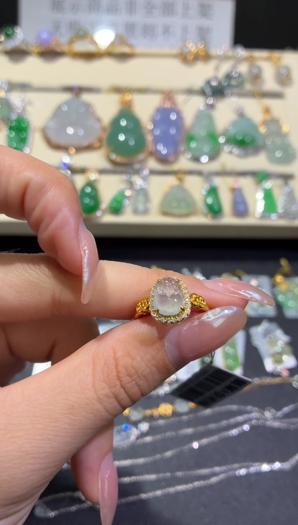 翡翠18K金镶嵌颈饰天然翡翠A货