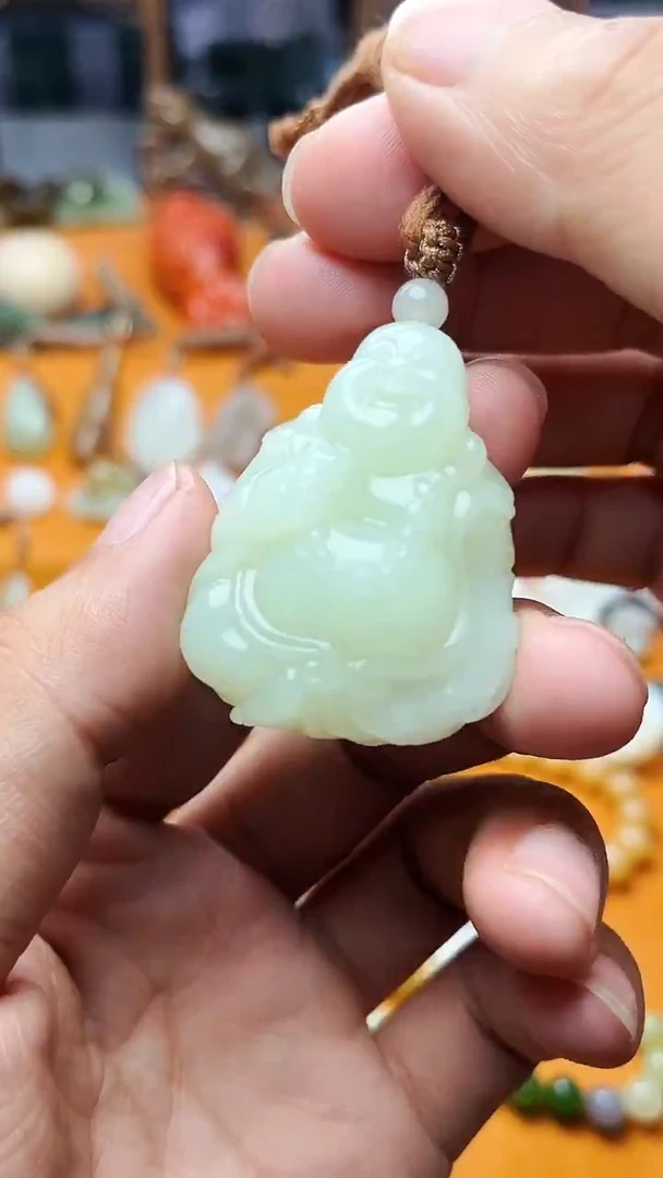 颈饰18K金镶嵌和田玉佛公