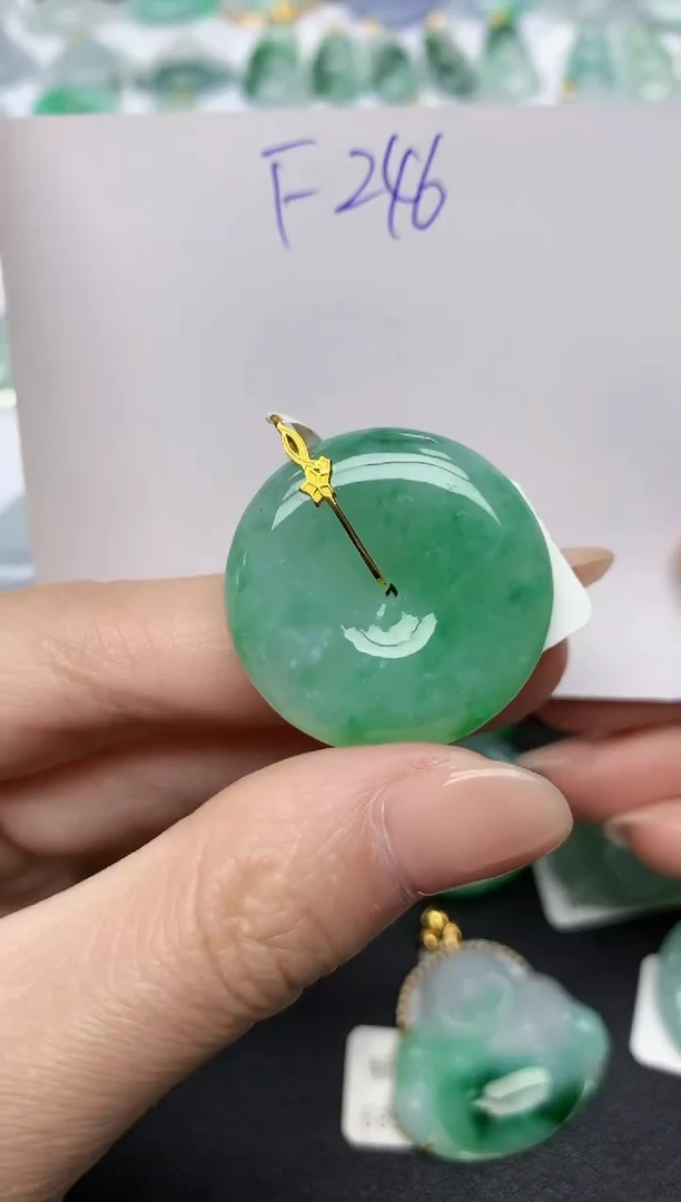 颈饰18K金镶嵌翡翠天然缅甸A货翡翠百元以上9元证书费自理