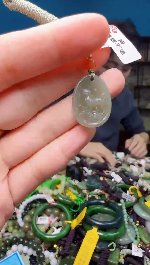 颈饰未镶嵌和田玉1