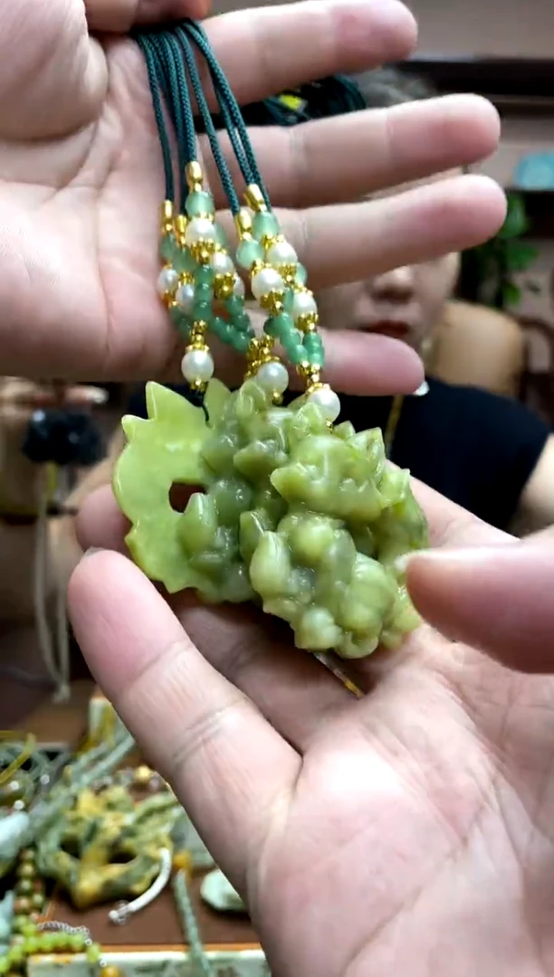未镶嵌岫玉吊坠多样性发货发其中之一