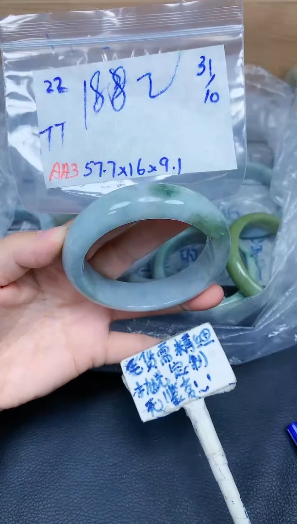 未镶嵌定制翡翠T****122毛货需精细抛光手镯拍一发一