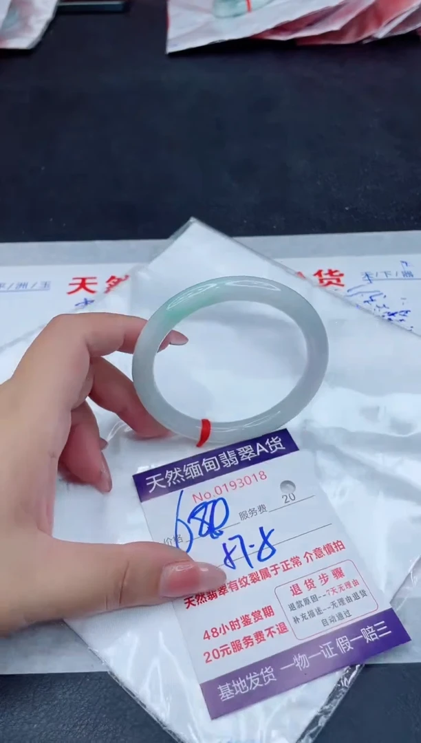 翡翠手镯未镶嵌680.0000