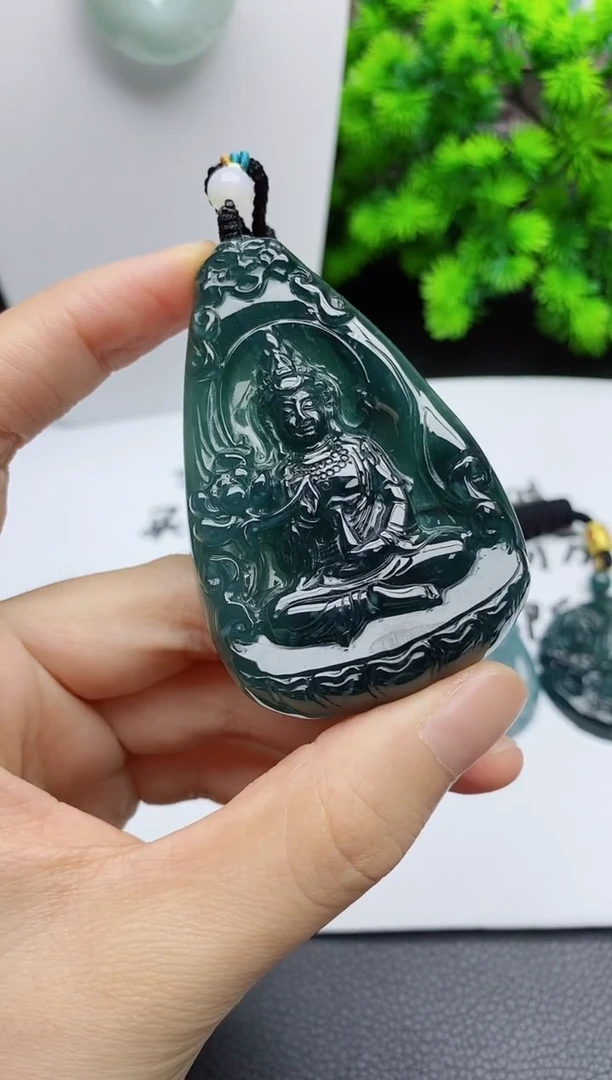 翡翠未镶嵌颈饰