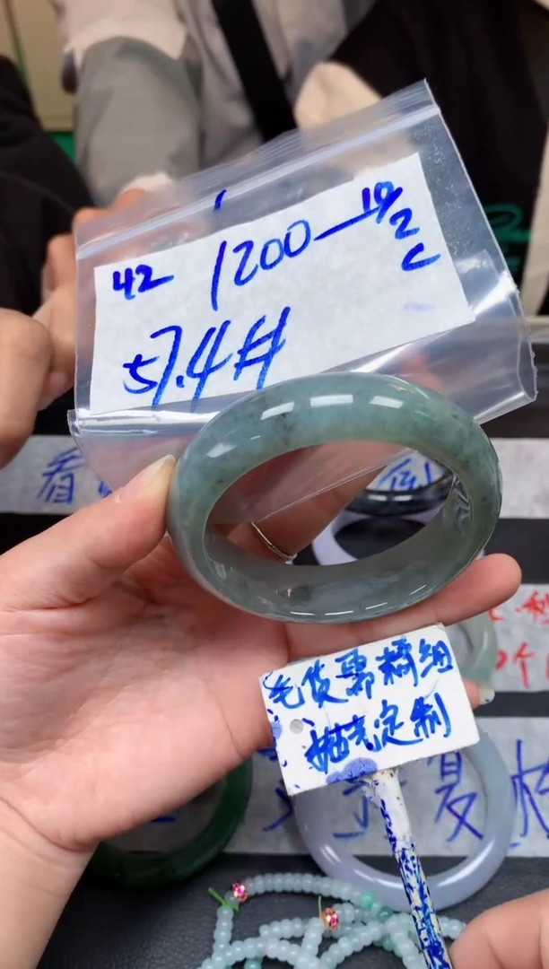 【闪购商品】定制翡翠未镶嵌42毛货需精细抛光手镯多样性拍一发一