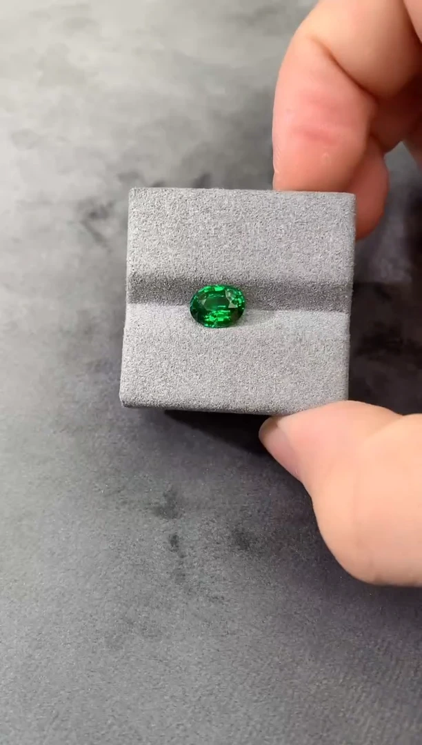 未镶嵌裸石石榴石（沙弗莱）1.6CT