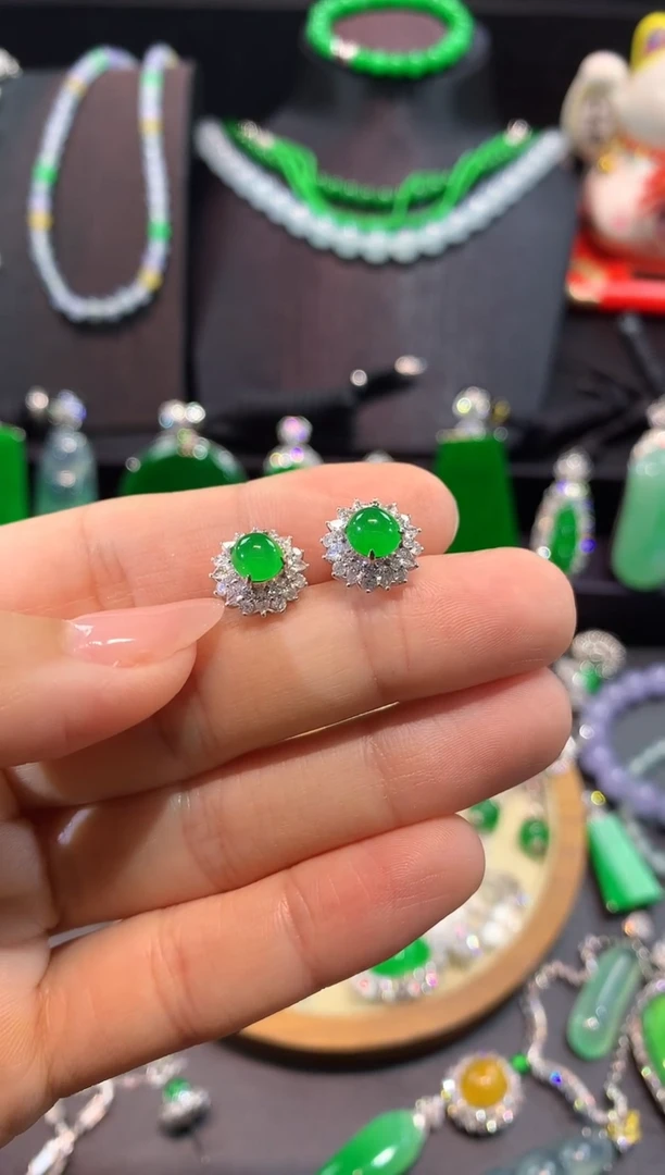 翡翠18K金镶嵌耳饰耳钉