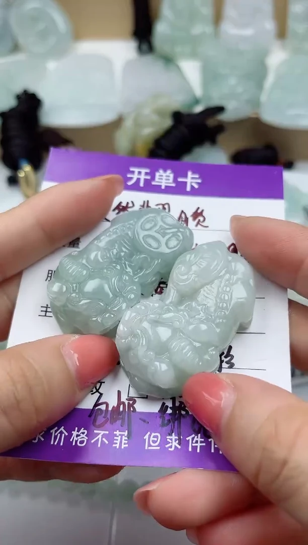 颈饰未镶嵌翡翠