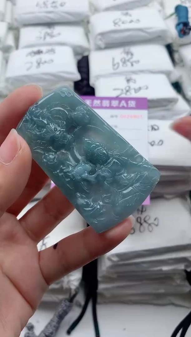 翡翠未镶嵌颈饰·