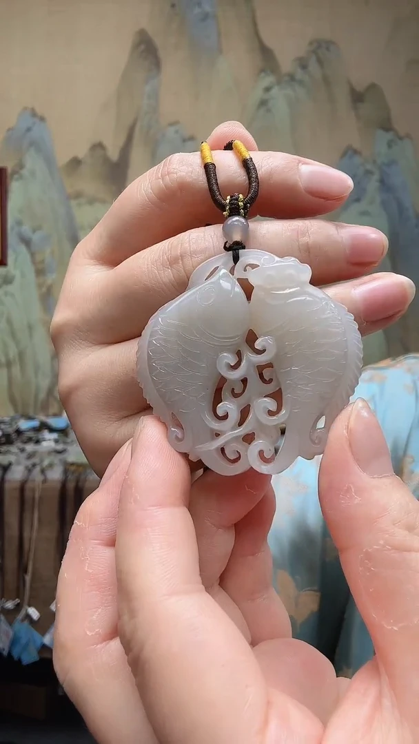 和田玉未镶嵌颈饰.