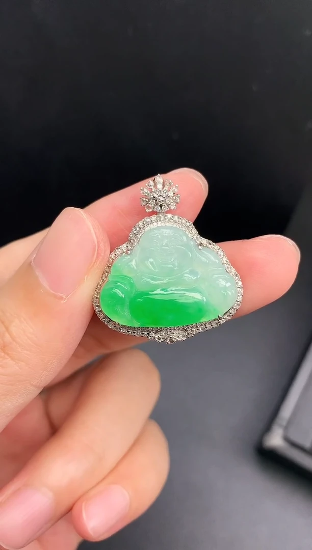 颈饰18K金镶嵌翡翠佛公