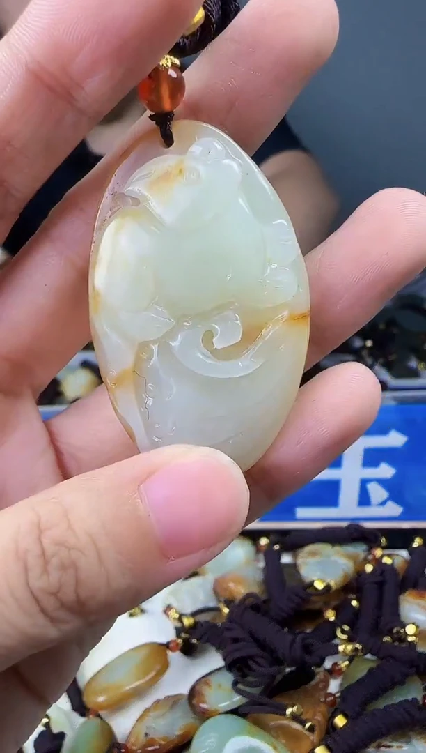 和田玉未镶嵌颈饰1
