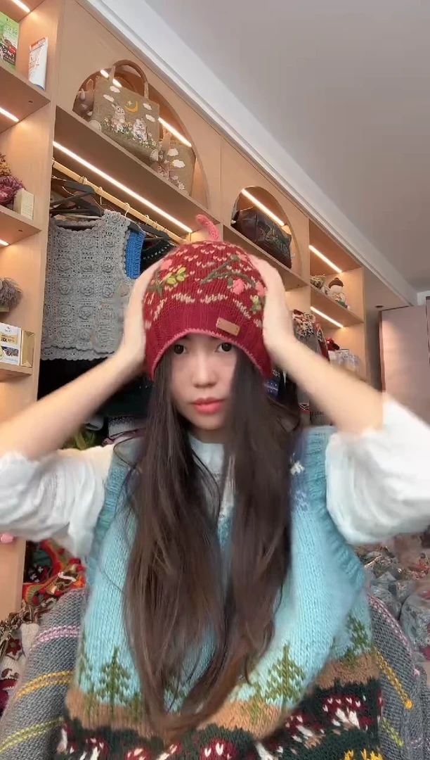 羊毛红色小丸子帽