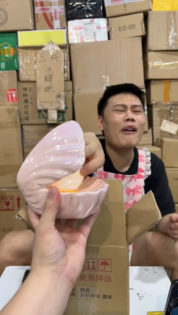 瓷片粉色贝壳带灯摆件
