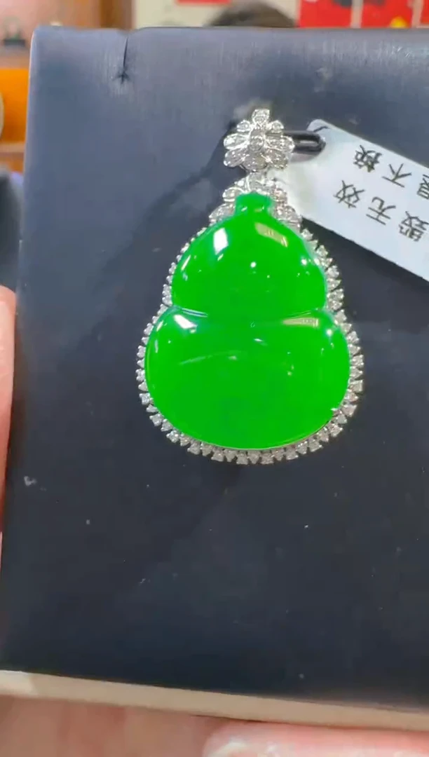 吊坠(赠链)18K金镶嵌翡翠天然A货翡翠