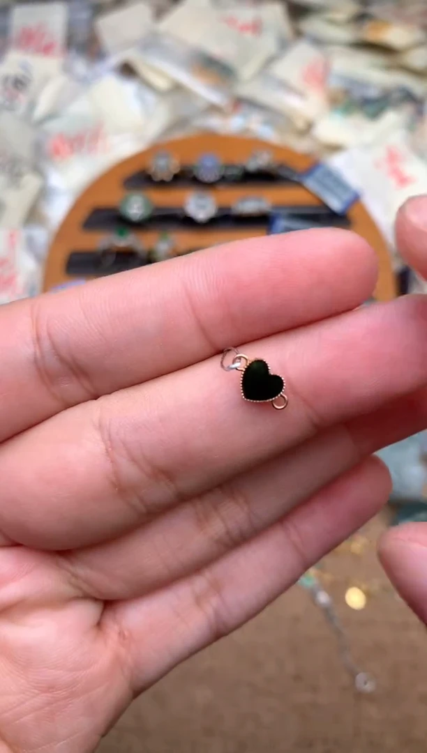 18K金镶嵌挂件翡翠一