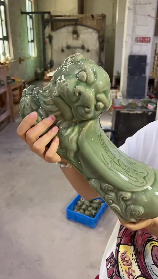 耀州窑青瓷狮狮如意枕头