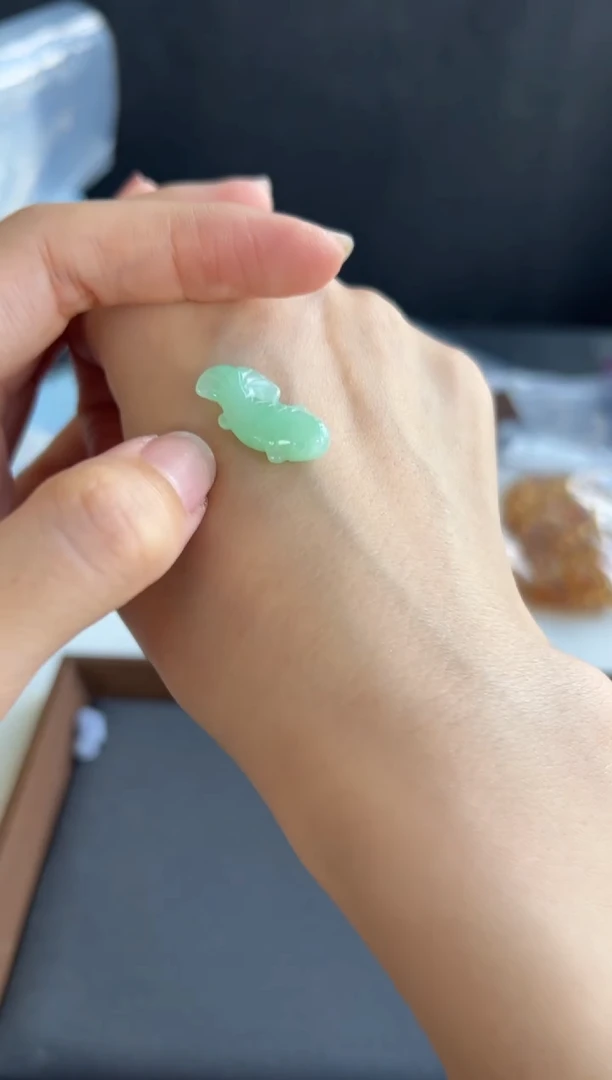 翡翠未镶嵌颈饰602买断
