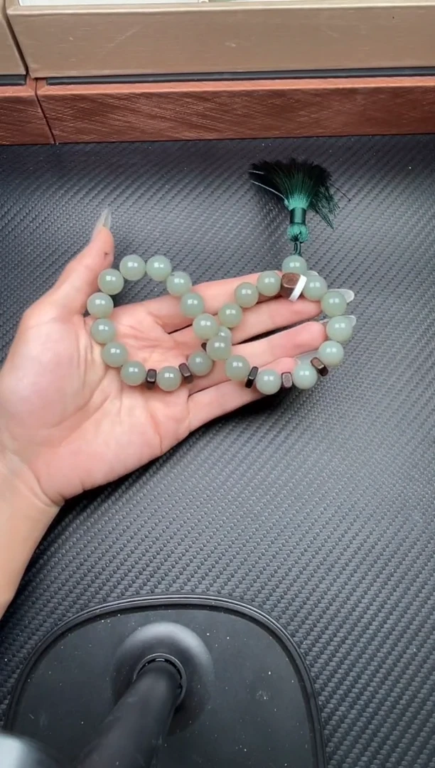 未镶嵌手串和田玉且末微色差近矿卡12手持