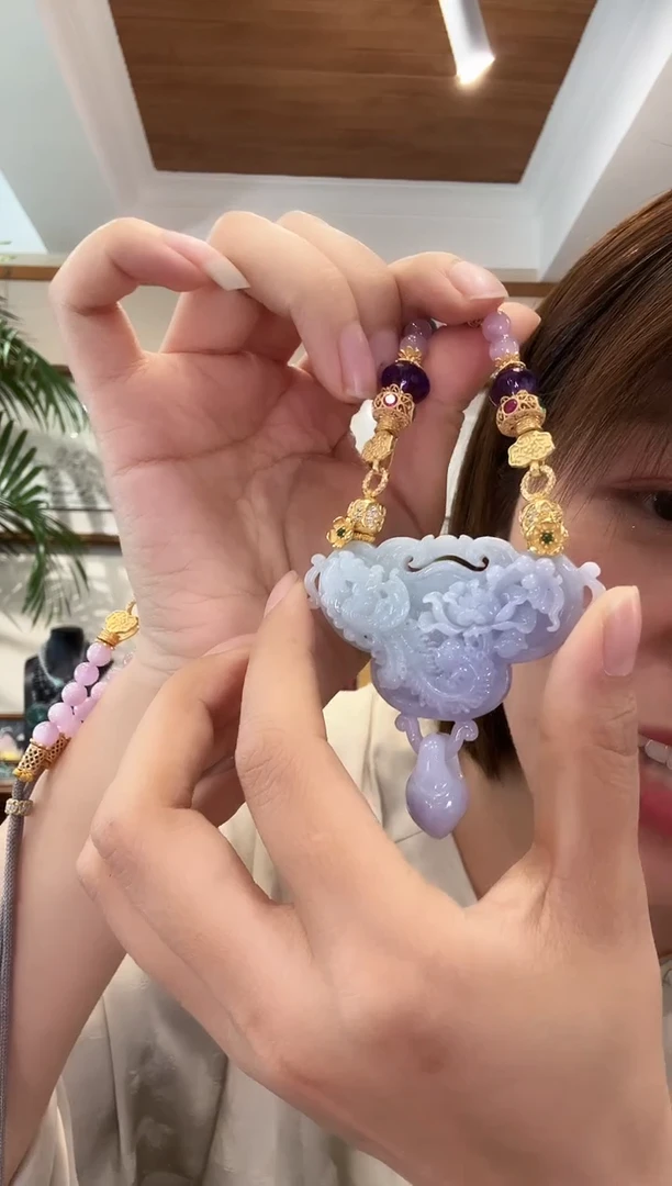 翡翠未镶嵌颈饰国风