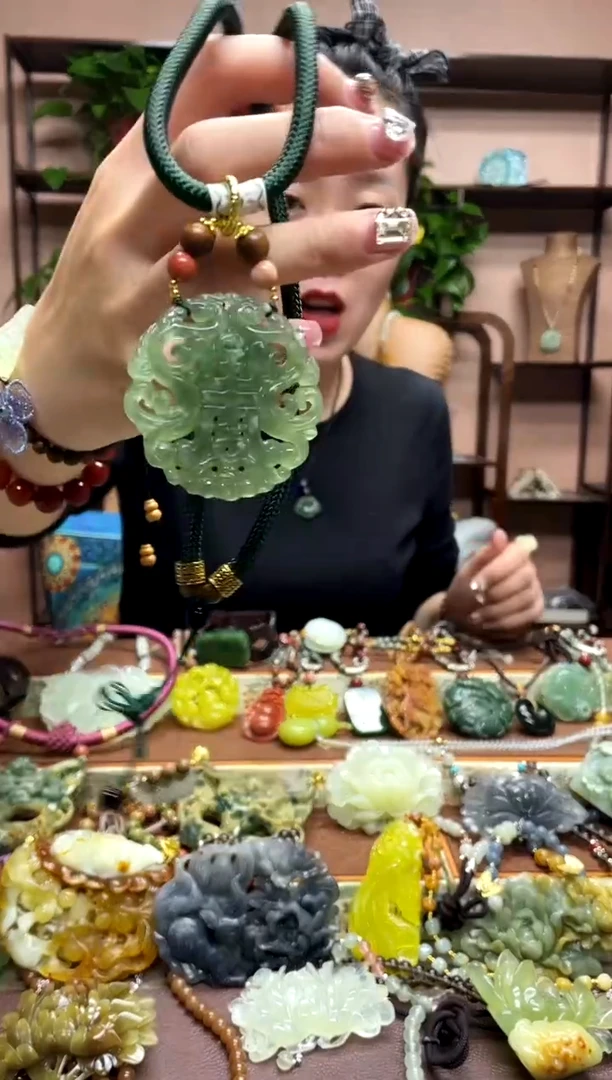 未镶嵌岫玉吊坠·1微瑕