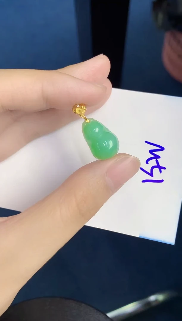 翡翠未镶嵌颈饰天然翡翠緬甸A貨