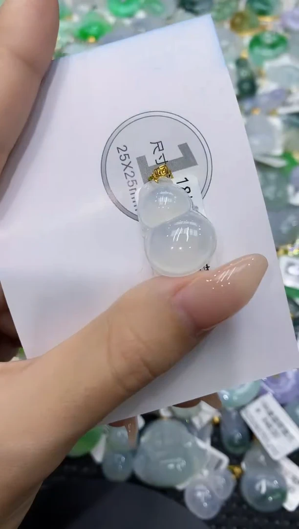 颈饰18K金镶嵌翡翠111111111111