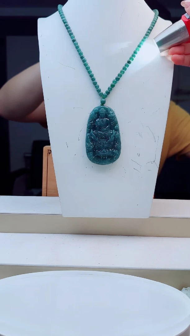 颈饰未镶嵌翡翠多样性发其中一