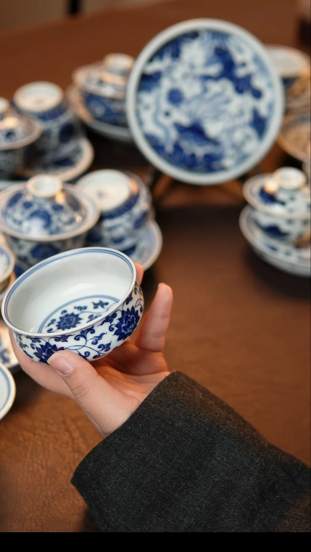 其他陶瓷缠枝连纹理炉仕主人杯