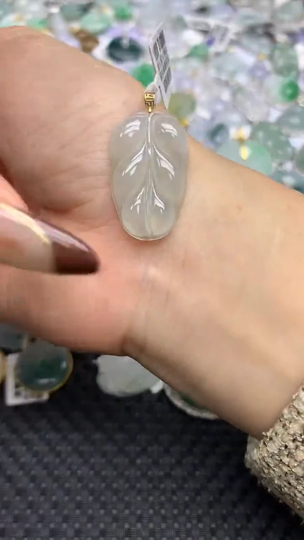 颈饰18K金镶嵌翡翠   天然翡翠A货  百元以上9米证书费自理