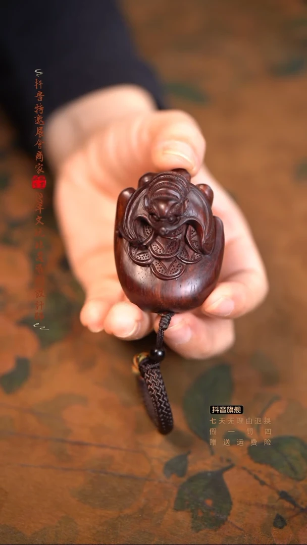 檀香紫檀（小叶紫檀）手里有福