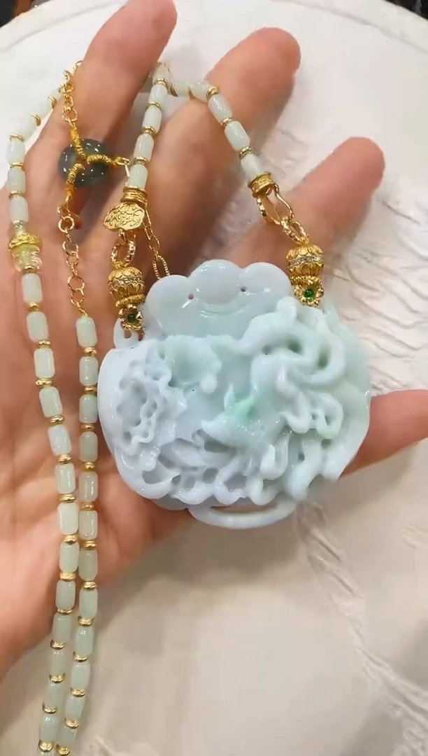 翡翠未镶嵌颈饰国风