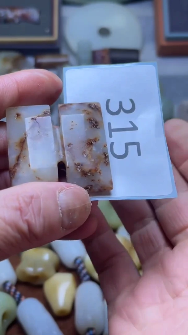 颈饰未镶嵌和田玉.