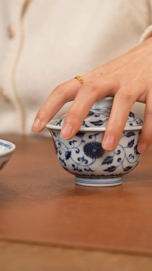 【闪购商品】杯和然珍味青花缠枝莲盖碗