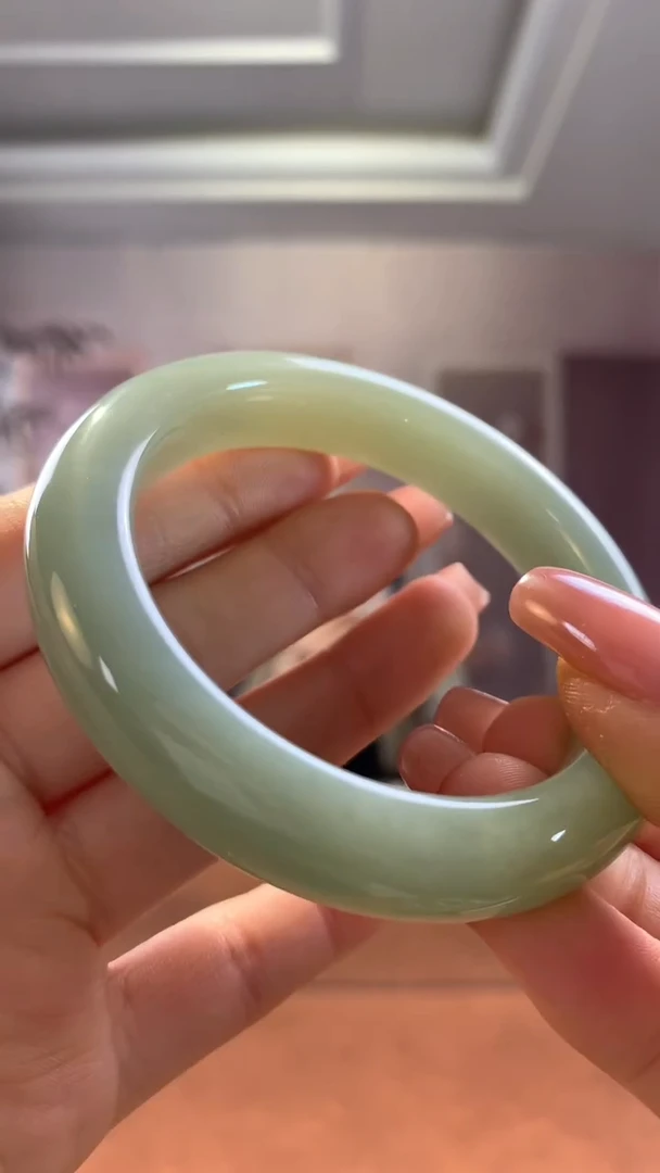 【闪购商品】和田玉手镯未镶嵌湖水蓝手镯54