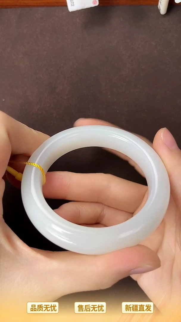 未镶嵌手镯和田玉和田玉羊脂白玉手镯