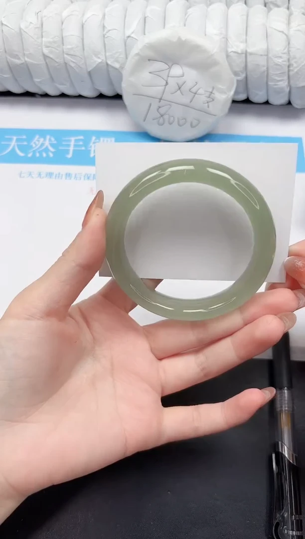 未镶嵌手镯石英质玉134-60.7DL*