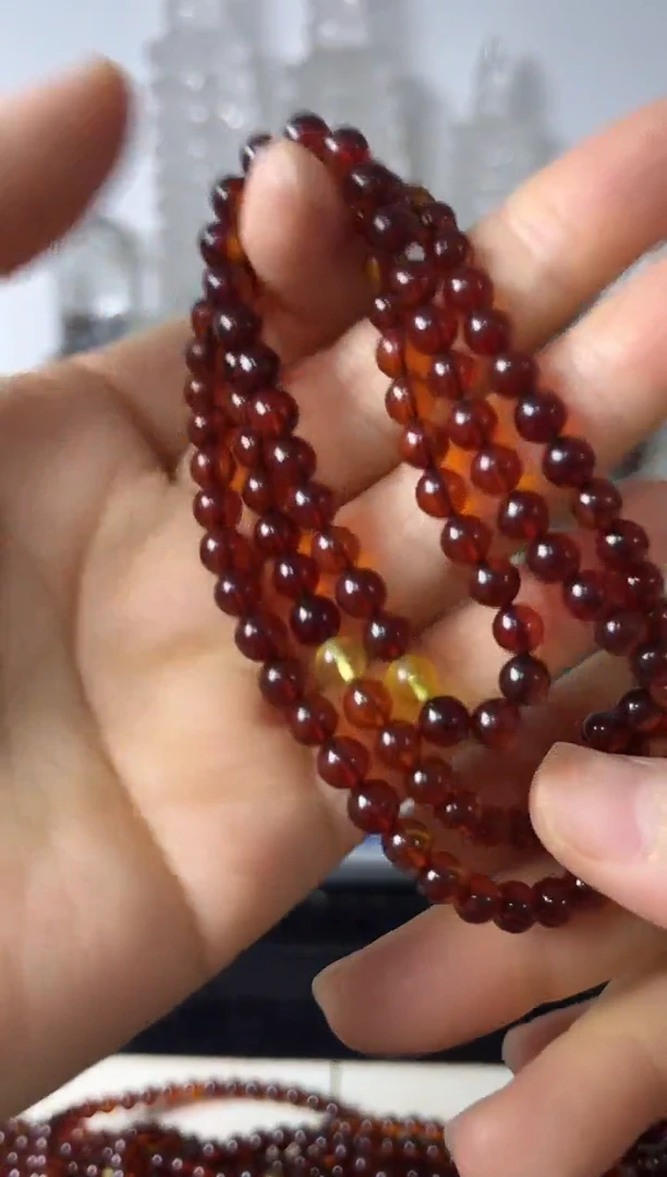 未镶嵌琥珀手链矿坑