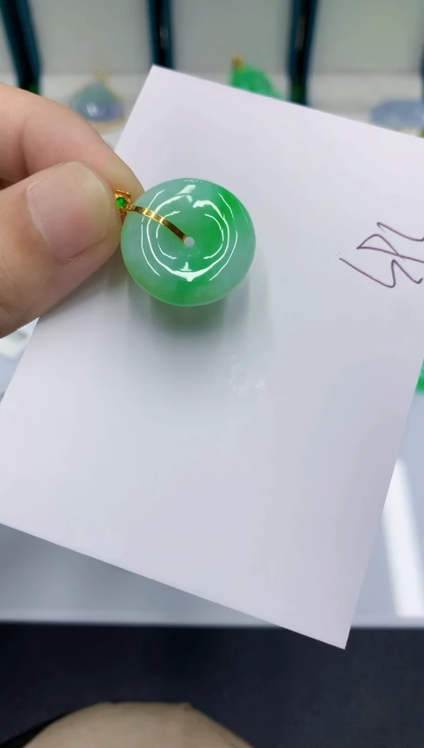 颈饰18K金镶嵌翡翠娟*翡翠