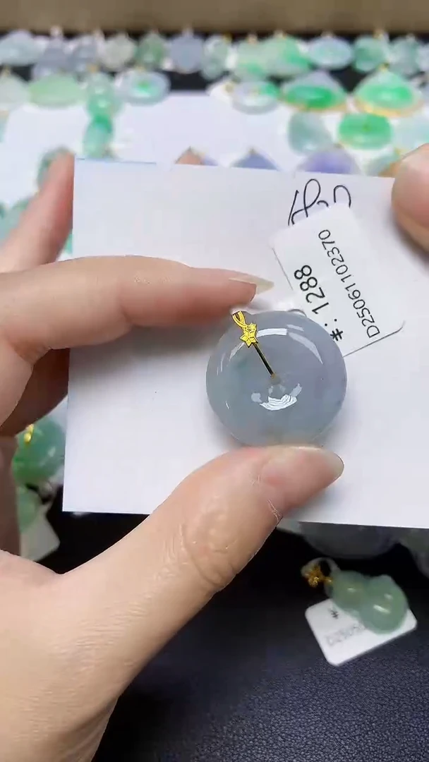 翡翠18K金镶嵌颈饰 天然缅甸翡翠A货