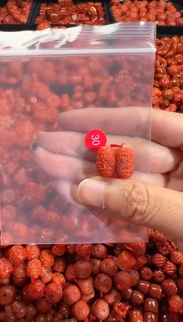 南红玛瑙未镶嵌颈饰1