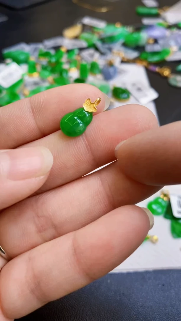 【闪购商品】翡翠颈饰18K金镶嵌葫芦