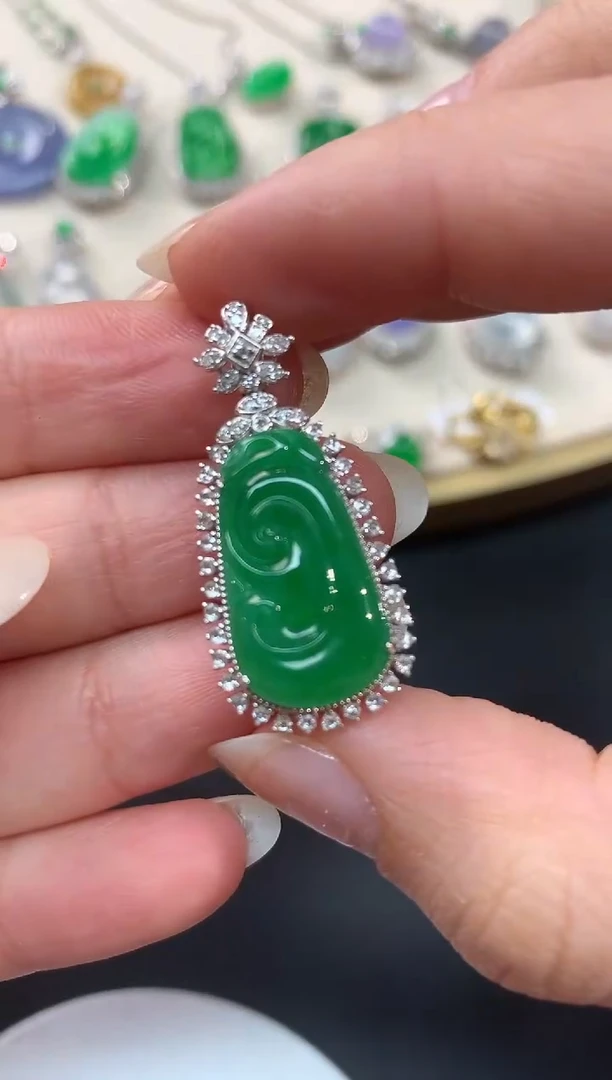 【闪购商品】翡翠吊坠(不含链)18K金镶嵌如意A13|9800