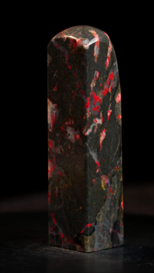 鸡血石梅花鸡血石