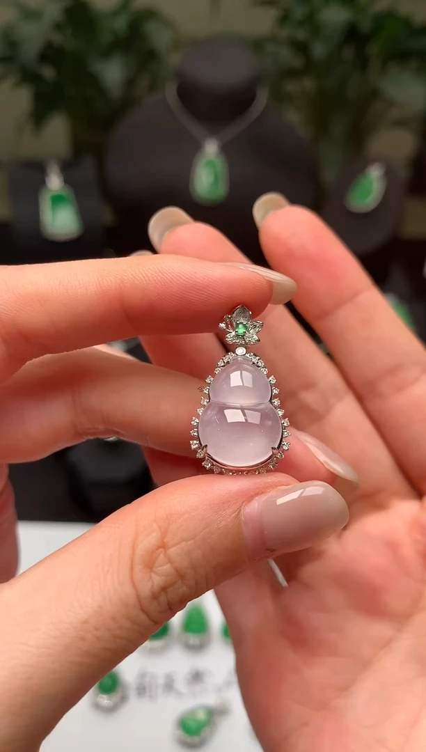 翡翠18K金镶嵌吊坠(不含链)葫芦