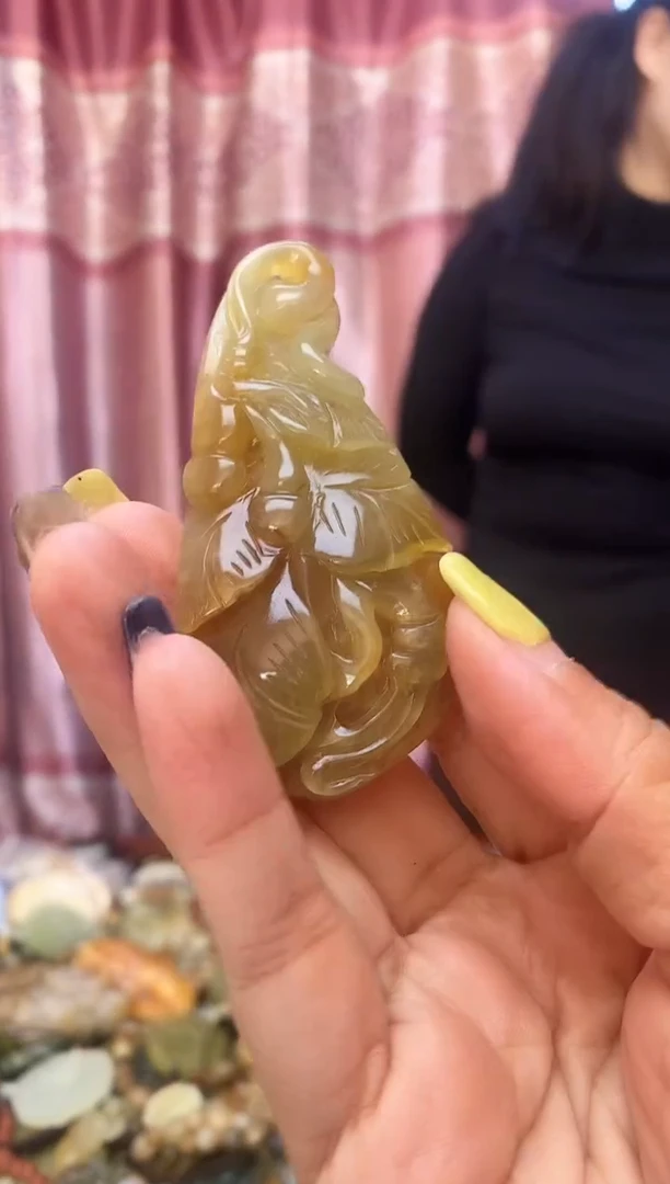 未镶嵌岫玉吊坠
