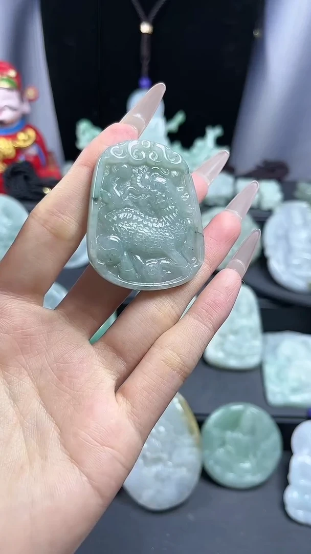 【闪购商品】翡翠颈饰未镶嵌麒麟