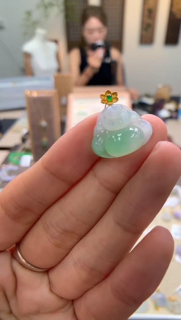 颈饰18K金镶嵌翡翠佛公